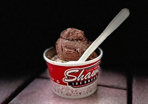 Shaw's Chocolate Ice Cream at Dad's in Tillsonburg. Photo by Adam Waxman/DINE magazine