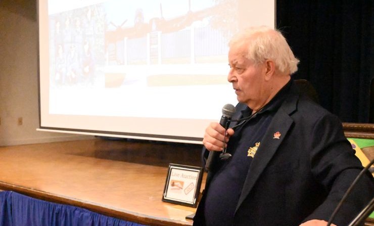 Karl Kjarsgaard of Bomber Command Museum in Nanton, Alberta, was the guest speaker at the Canadian Harvard Aircraft Association’s annual fundraising dinner. He provided an overview of the aircraft and his group’s efforts to rebuild and restore one. (Jeff Helsdon Photo)