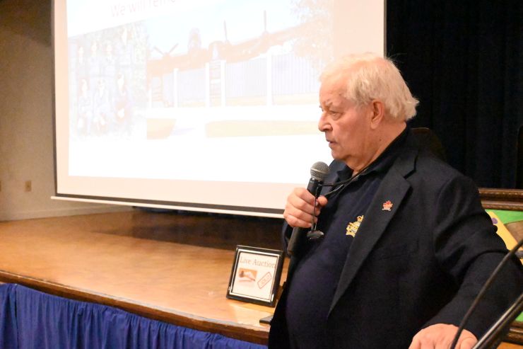 Karl Kjarsgaard of Bomber Command Museum in Nanton, Alberta, was the guest speaker at the Canadian Harvard Aircraft Association’s annual fundraising dinner. He provided an overview of the aircraft and his group’s efforts to rebuild and restore one. (Jeff Helsdon Photo)
