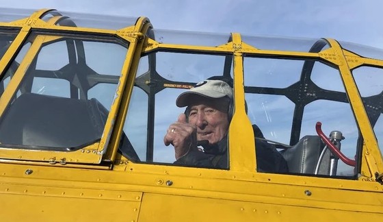 Second World War flying veteran Ken Raven, 101, of Huntsville got an opportunity to enjoy a flight in the same type of craft he piloted in Europe. Surrounded by family, Raven was back in a Harvard plane n Wednesday in Tillsonburg thanks to the Canadian Harvard Aircraft Association. Photo by JACOB ROBINSON /Simcoe Reformer