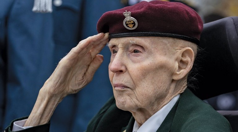 As a young second lieutenant commanding 8 Platoon, ‘C’ Company, 3rd Battalion, Princess Patricia’s Canadian Light Infantry, in Korea, Chris Snider of Oakville, Ont., earned a Miltary Cross for leading his 10-man patrol through two mortar attacks in enemy-infested territory. [lStephen J. Thorne/LM]