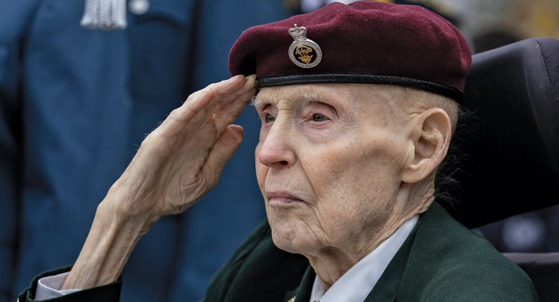 As a young second lieutenant commanding 8 Platoon, ‘C’ Company, 3rd Battalion, Princess Patricia’s Canadian Light Infantry, in Korea, Chris Snider of Oakville, Ont., earned a Miltary Cross for leading his 10-man patrol through two mortar attacks in enemy-infested territory. [lStephen J. Thorne/LM]